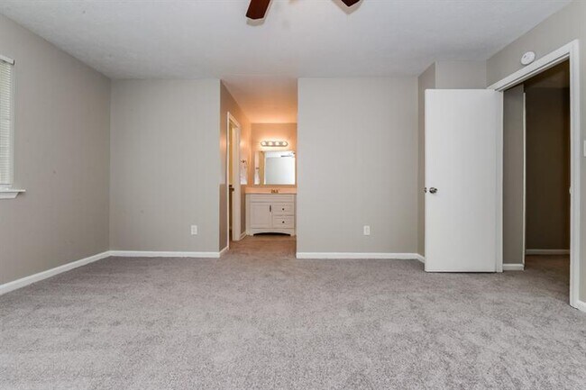 Building Photo - 5296 Kinsdale Ln