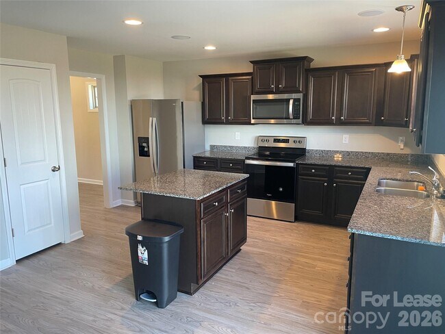 Building Photo - 2909 Old Field Rd