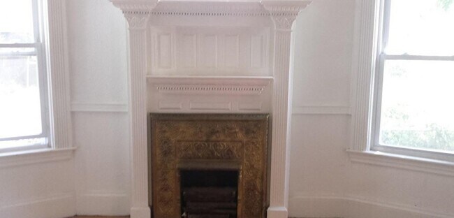 Building Photo - 37 Gordon St