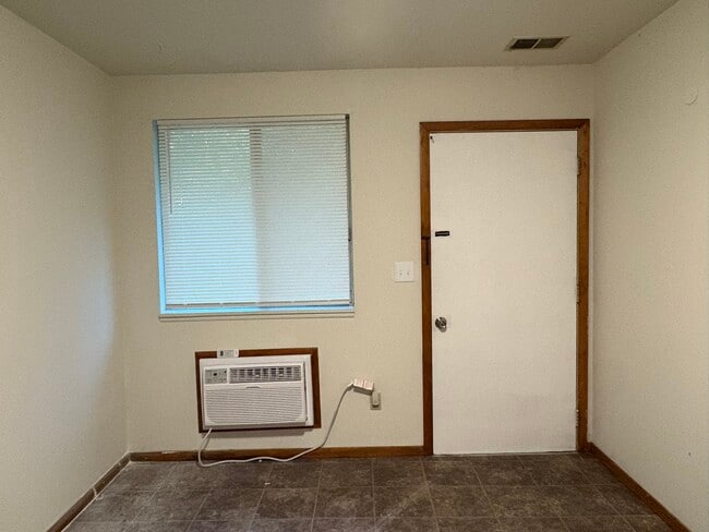 Building Photo - 1543 Hubbard Rd