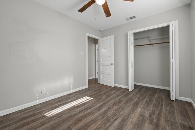 Building Photo - 3201 Mossrock Dr