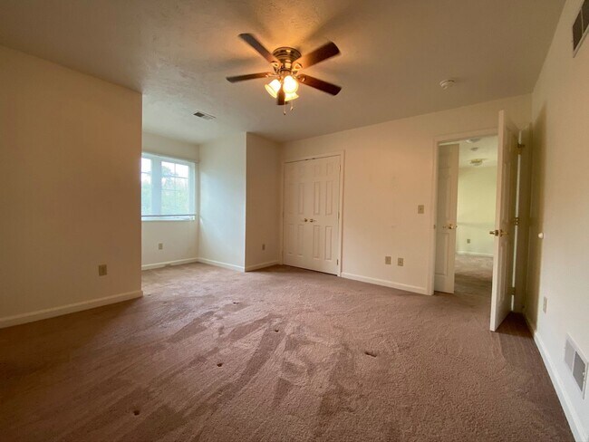 Building Photo - 106 Amber Ln