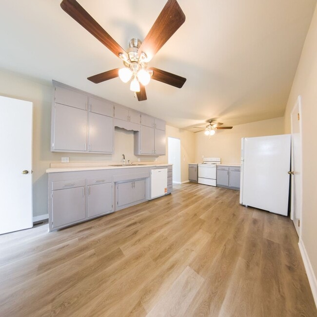 Building Photo - 3 Bedroom 2 Bath Home Conrad Iowa