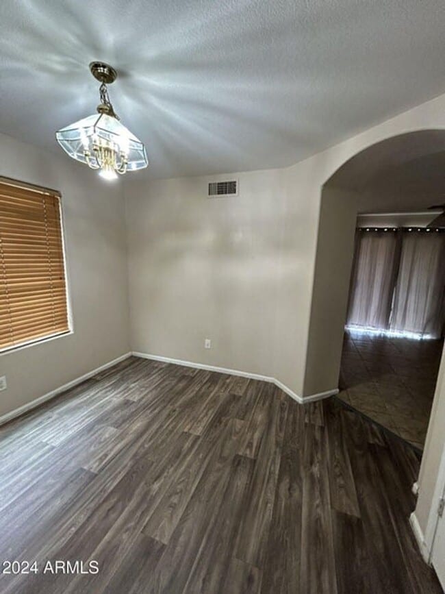 Building Photo - Very Spacious 4 bedroom, 2.5 bath in San Tan Valley