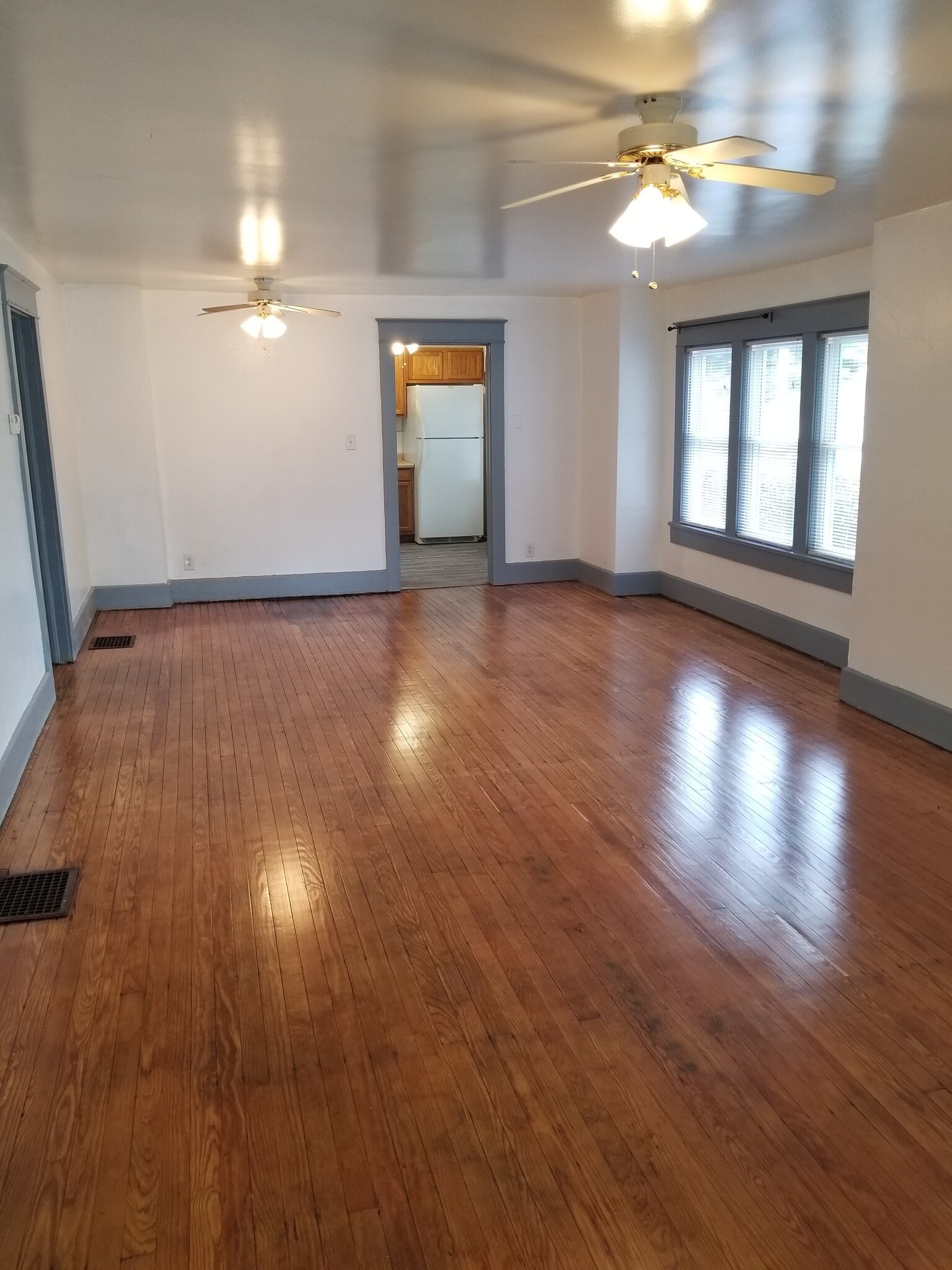Building Photo - 3401 Hamilton Pl