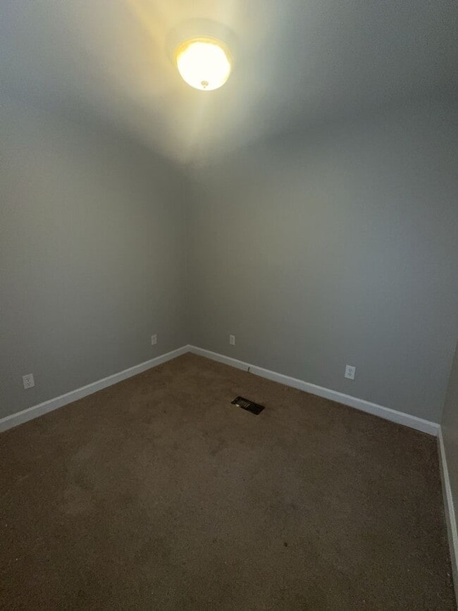 Building Photo - 3111 Avon Dr