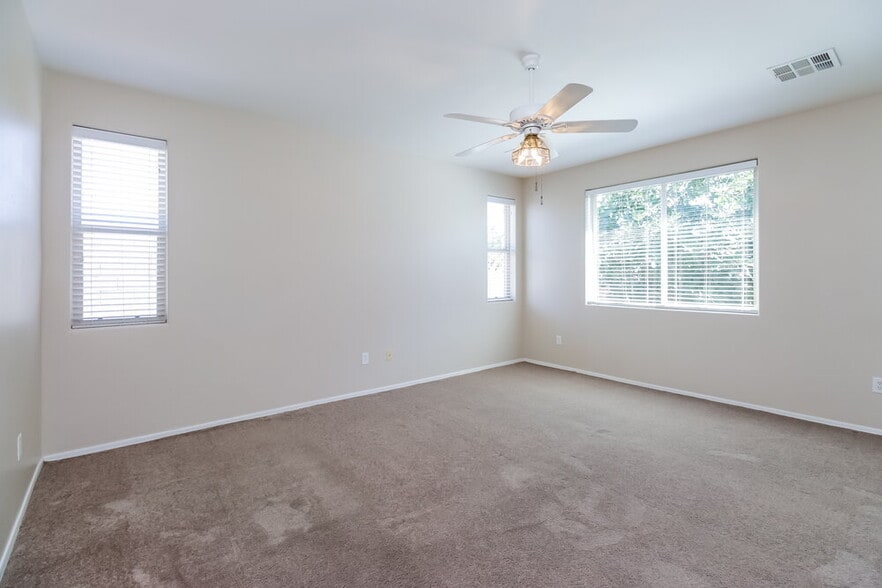 Building Photo - 347 N Wesley