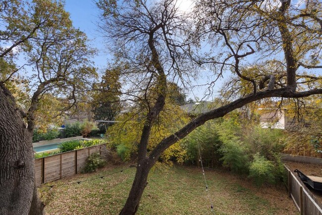 Building Photo - 2109 Bridle Path