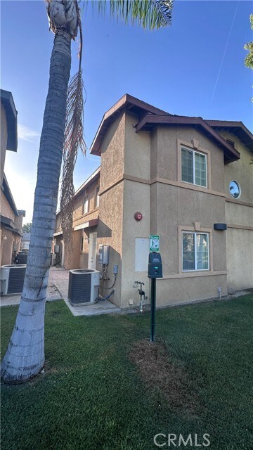 Building Photo - 600 Hosking Ave