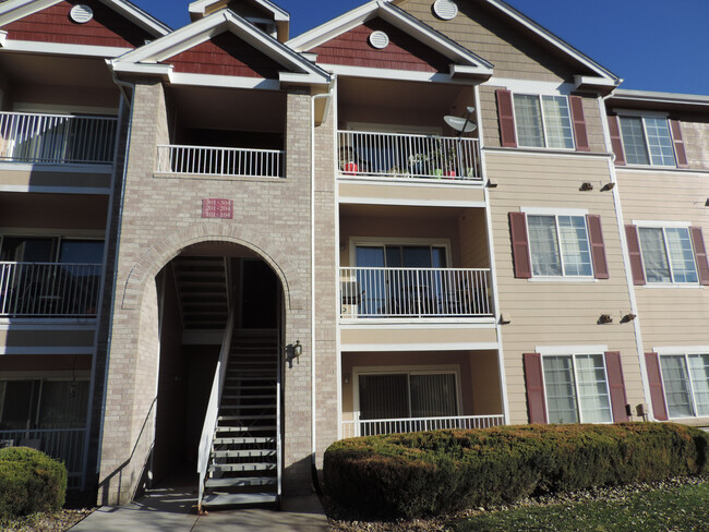 Primary Photo - Englewood 2 Bedroom, 2 Bath Condo (Availab...