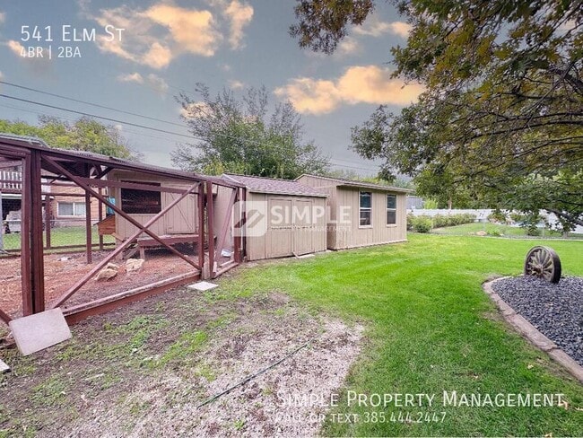 Building Photo - 541 E Elm St