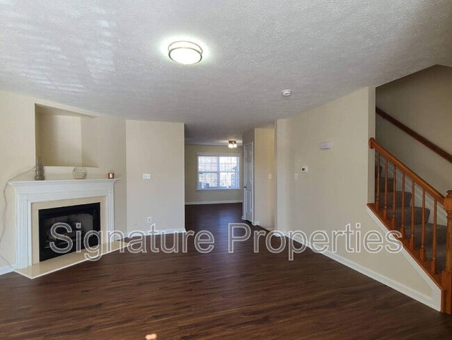 Building Photo - 106 Regina Ln