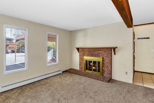 Building Photo - Wonderful 3 Bedroom Townhouse in Cedar Terrace