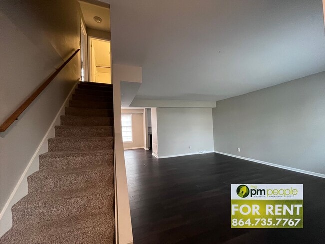 Building Photo - Excellent Location! 4/2.5 Townhome Available!