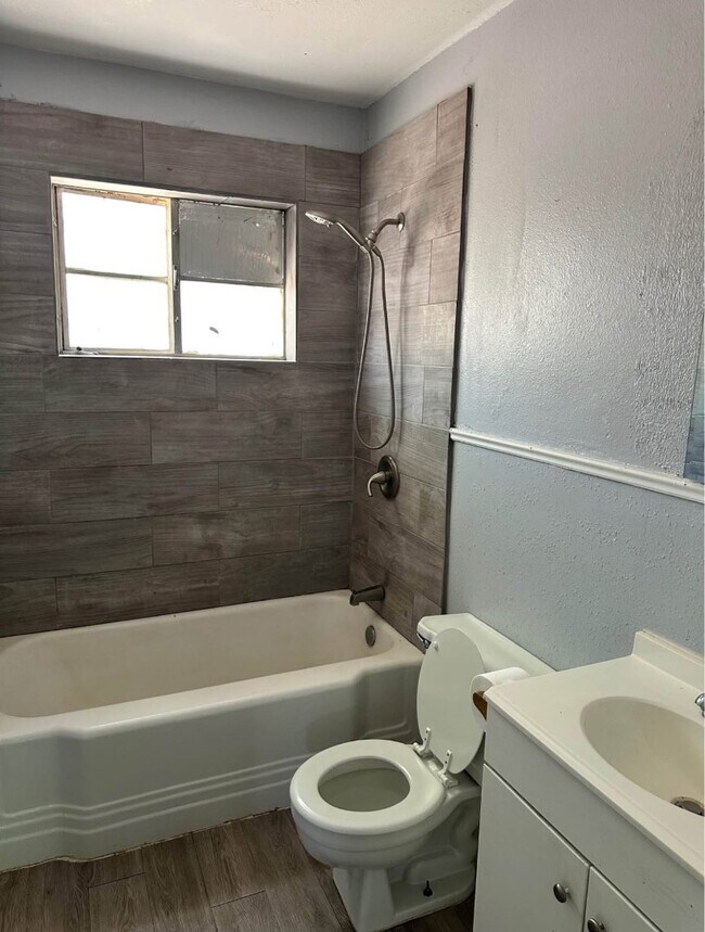 Building Photo - 2711 Duncan Dr