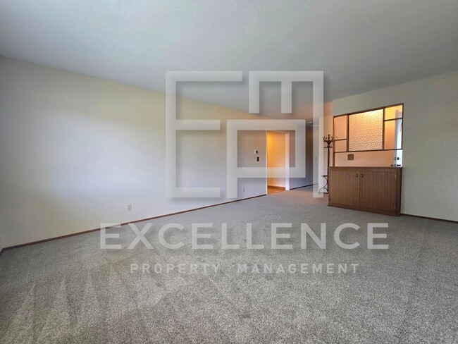 Building Photo - 3/2 House with New Carpet, Real Hardwood F...