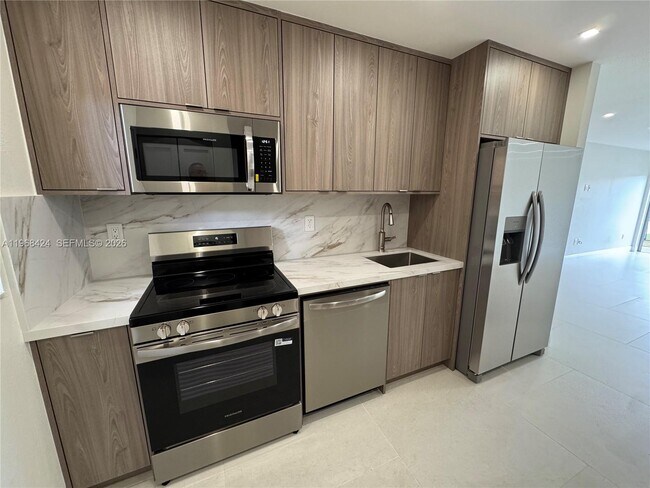 Building Photo - 1900 W 54th St