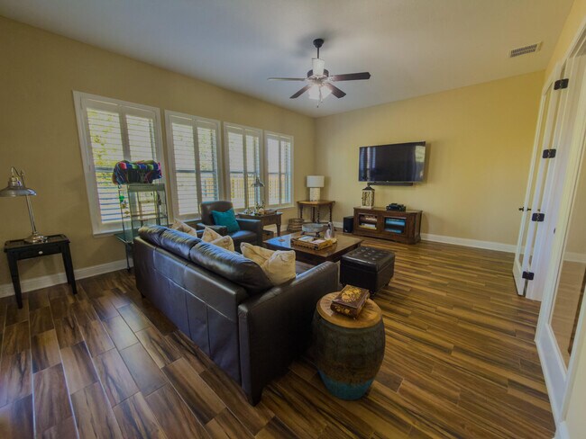 Building Photo - 2512 Cove Rd