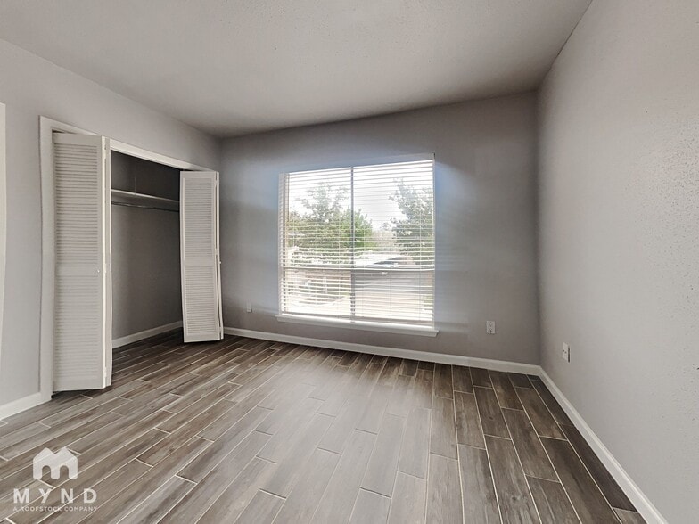 Building Photo - 2230 S Piney Point Rd
