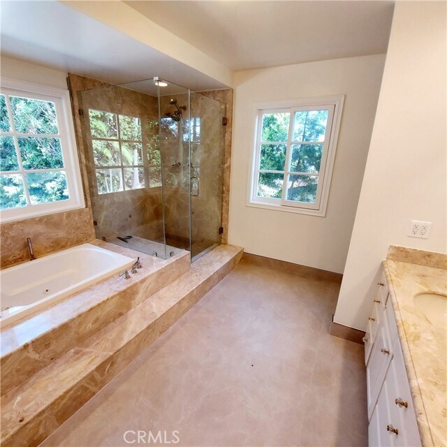 Building Photo - 16545 Park Ln Cir