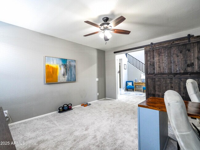 Building Photo - 761 W Desert Hollow Dr