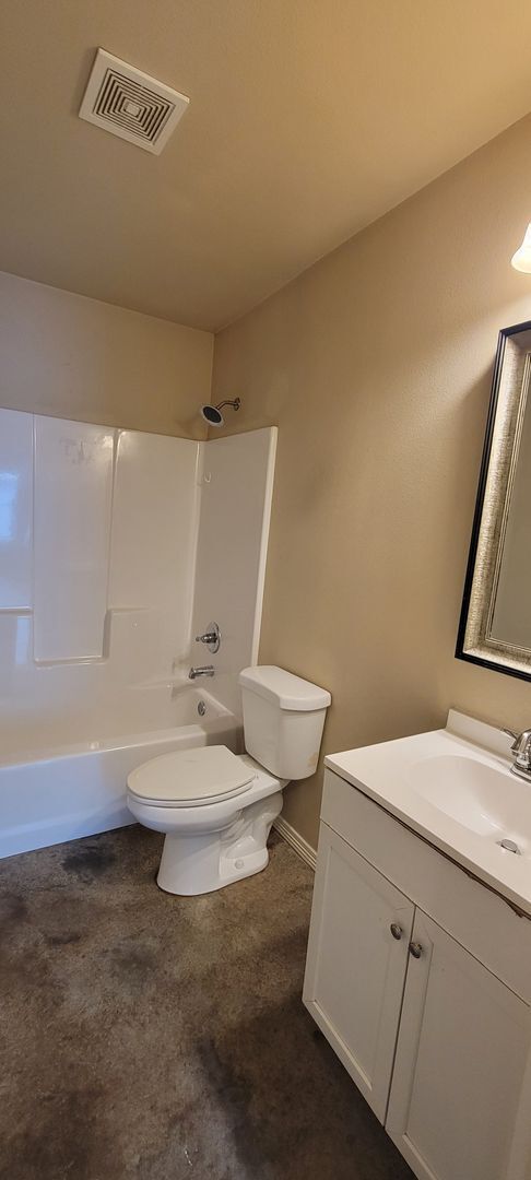 Building Photo - Amazing 3 Bed/1 Bath, Newer Construction, ...