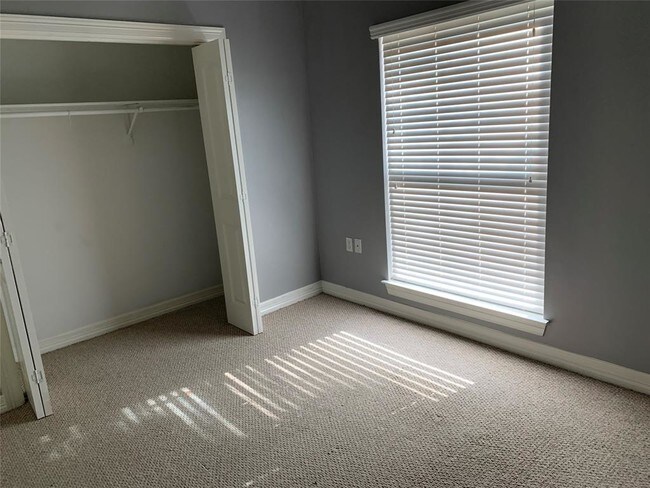 Building Photo - 3501 Chenevert St