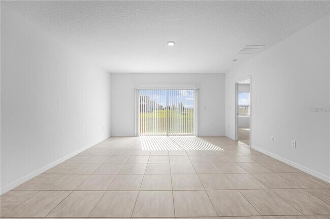 Building Photo - 4560 Ranunculus St