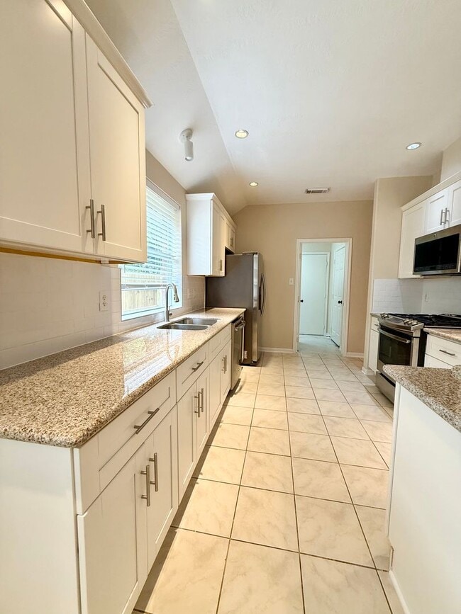 Building Photo - Gorgeous One Story Home in Sugar Land, TX