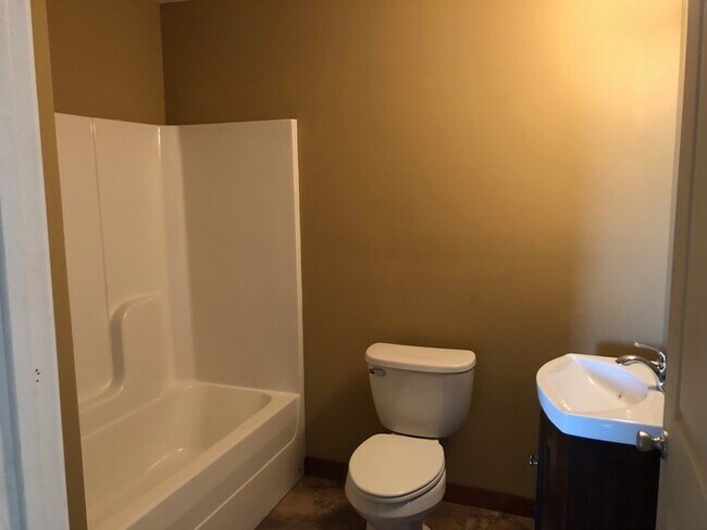 Building Photo - 38 Dunsford Dr