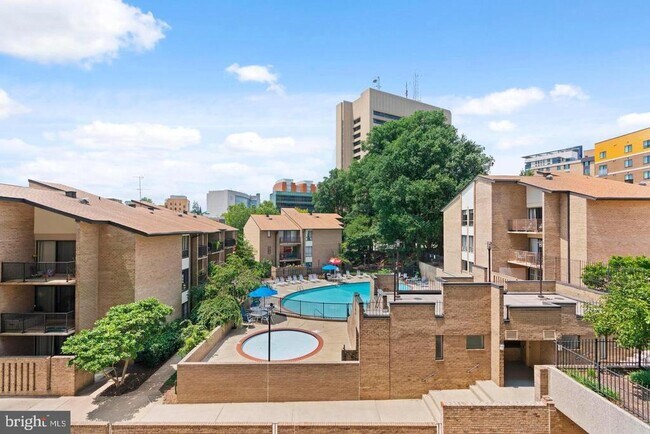 Building Photo - 118 Monroe St