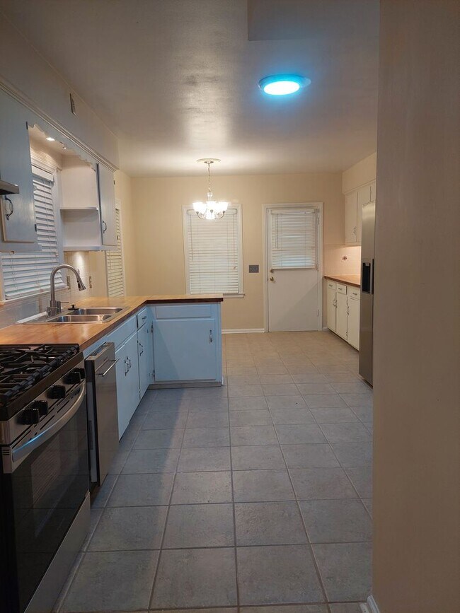 Building Photo - Heart of Midtown