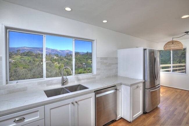 Building Photo - Peaceful Hope Ranch Living