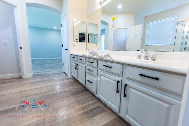 Building Photo - 14616 W Windward Ave