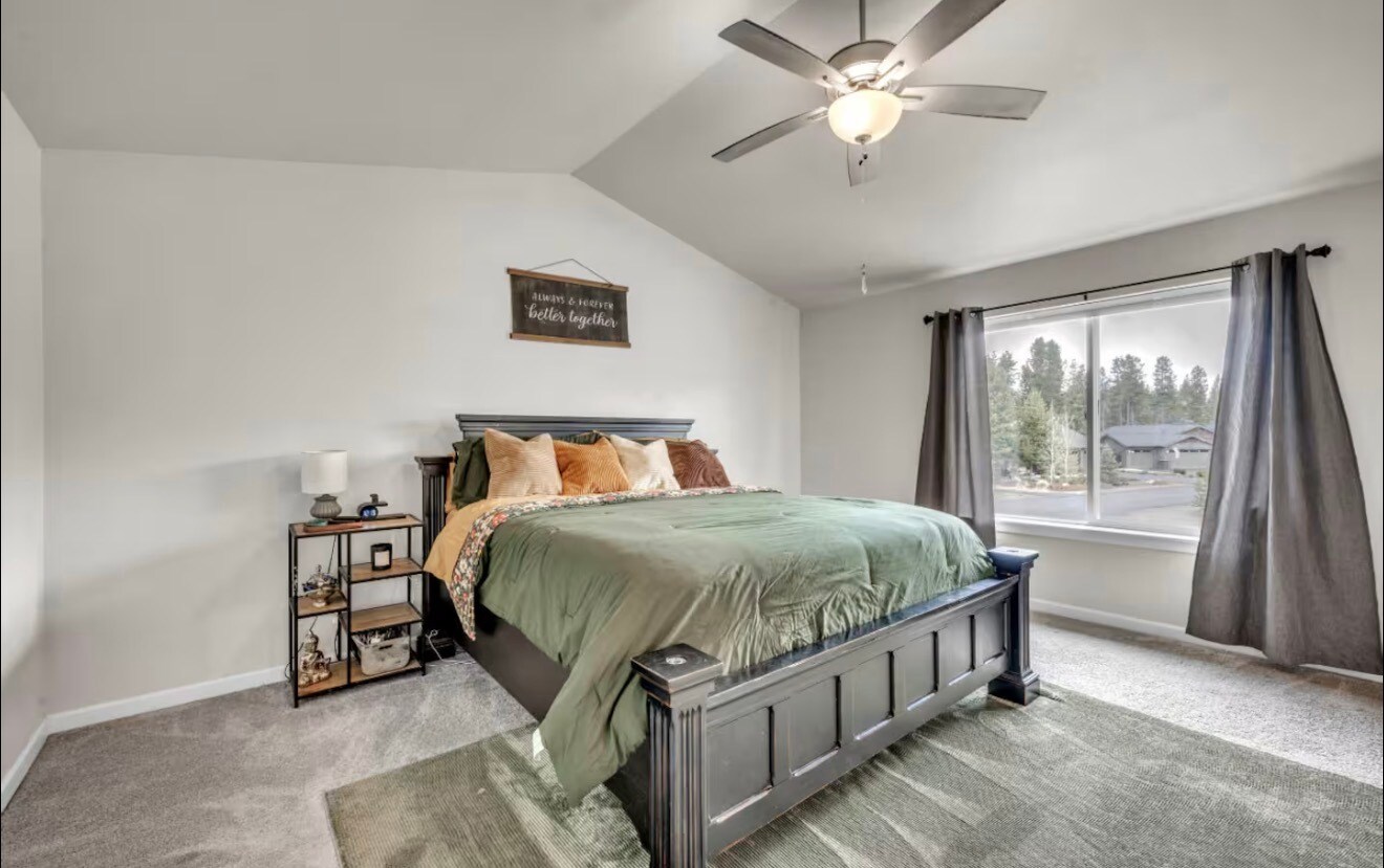 Building Photo - 16496 Pine Creek Dr