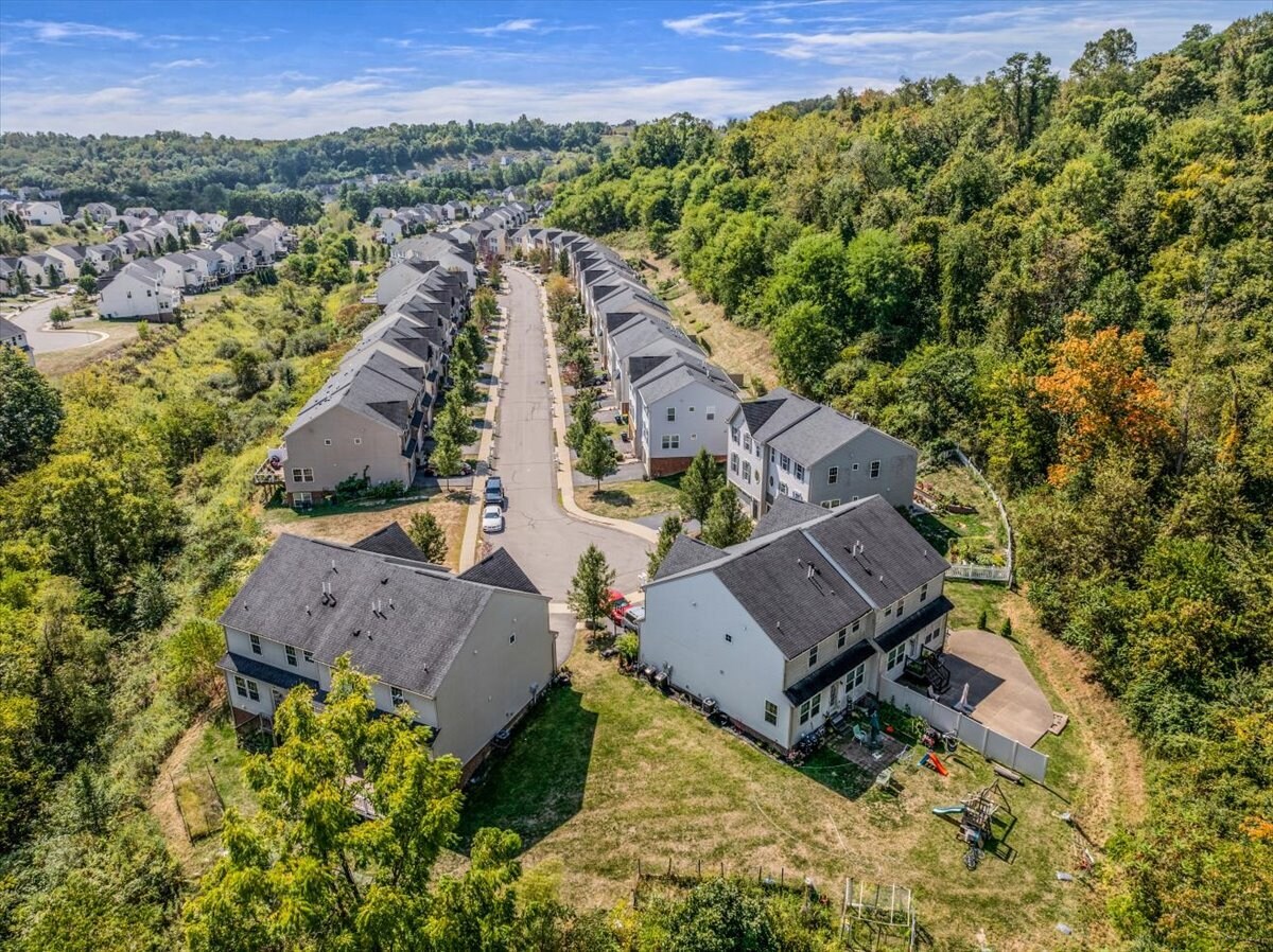 Building Photo - 8059 Hinsdale Ln