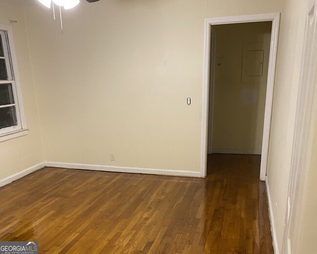 Building Photo - 374 E Monroe Ave