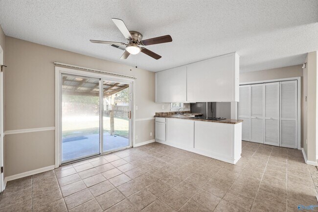 Building Photo - 13935 SW Wyandotte Dr