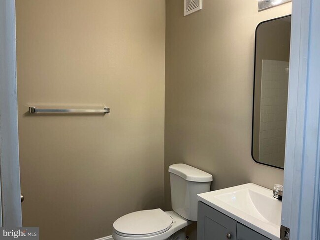 Building Photo - 8961 Town Center Cir