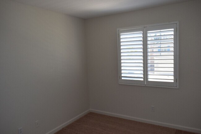 Building Photo - Tracy Home Available in Desirable Edgewood...