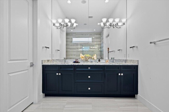 Building Photo - 13673 Artisan Cir