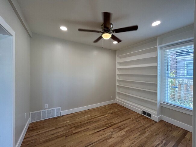 Building Photo - Rent Special! - Gorgeous 3 Bed + Bonus Roo...