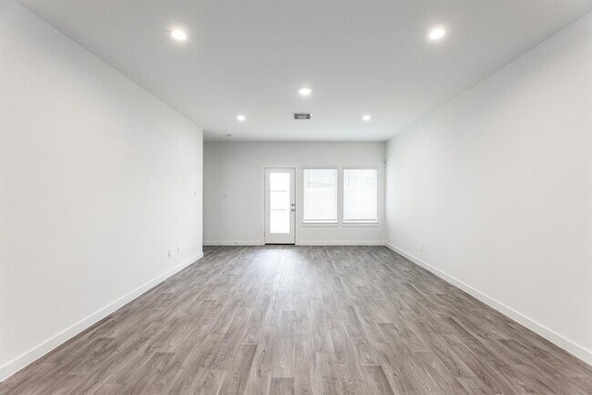 Building Photo - 31702 Whittis Hl Wy