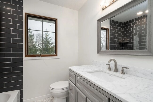 Building Photo - 411 Belle Aire Dr