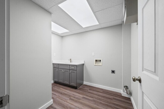 Building Photo - Spacious 3 bedroom 2 1/2 bath home for rent!