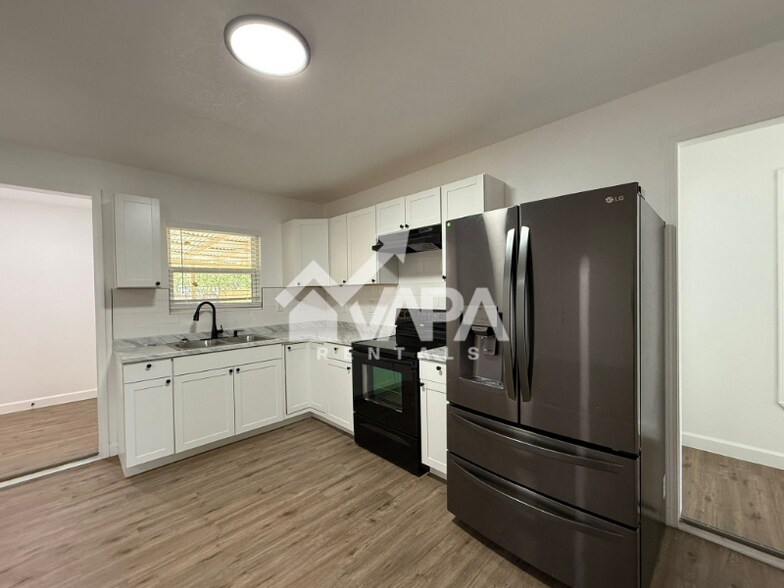 Building Photo - 315 Weizmann St
