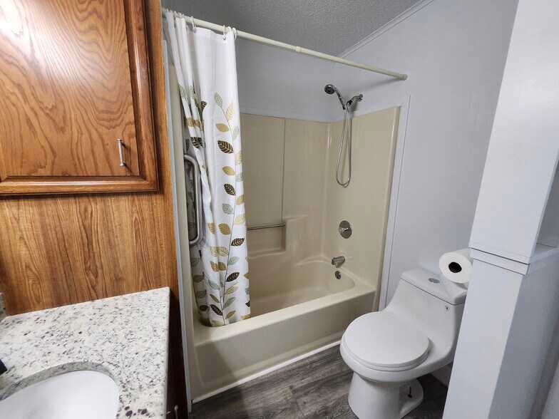 Building Photo - 1527 Black Forest Dr