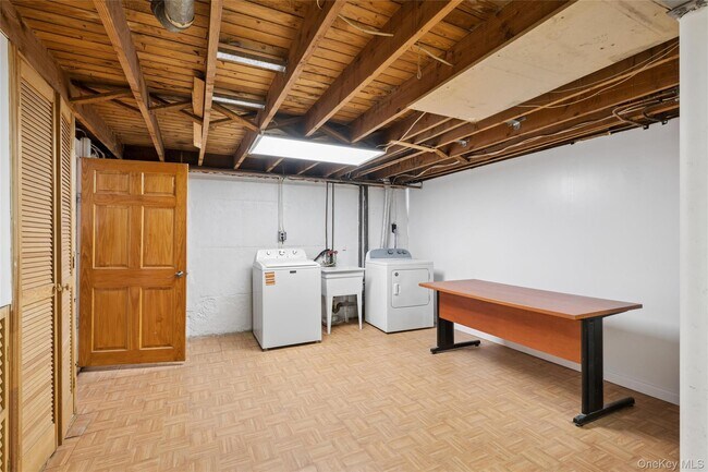 Building Photo - 31 Evelyn Ln