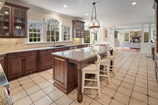 Building Photo - 11 Lost Nations Rd