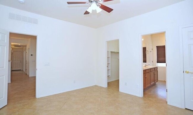 Building Photo - Priced right in Dove Mountain. Fresh & cle...